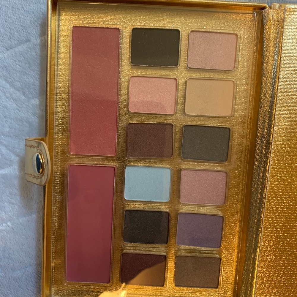 Elizabeth Arden makeup palette